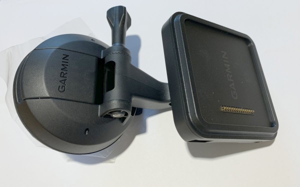 Garmin Autohalterung Montagesatz + Autoladekabel für RV 895