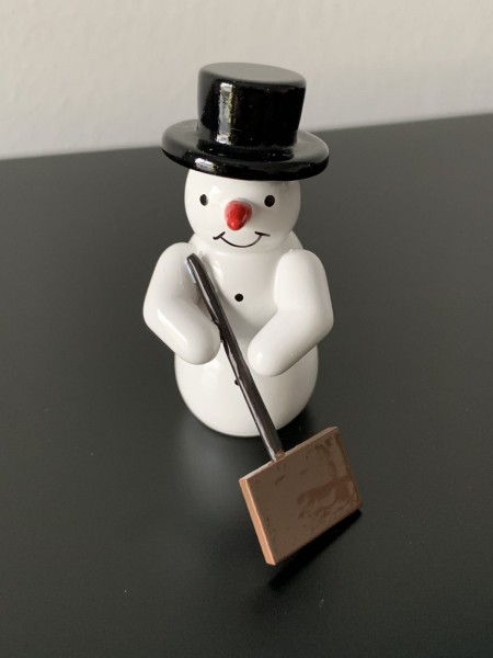 Schneemann mit Schneeschippe  Dekofigur aus Holz 5,5cm