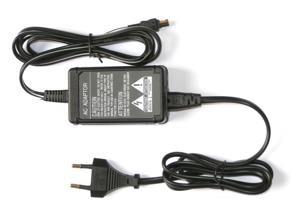 AC Adapter vr. Sony DSC-P100/R